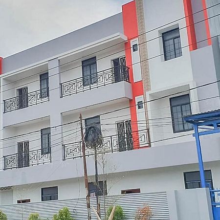Mahkota Residence Mitra Reddoorz Karawang Buitenkant foto