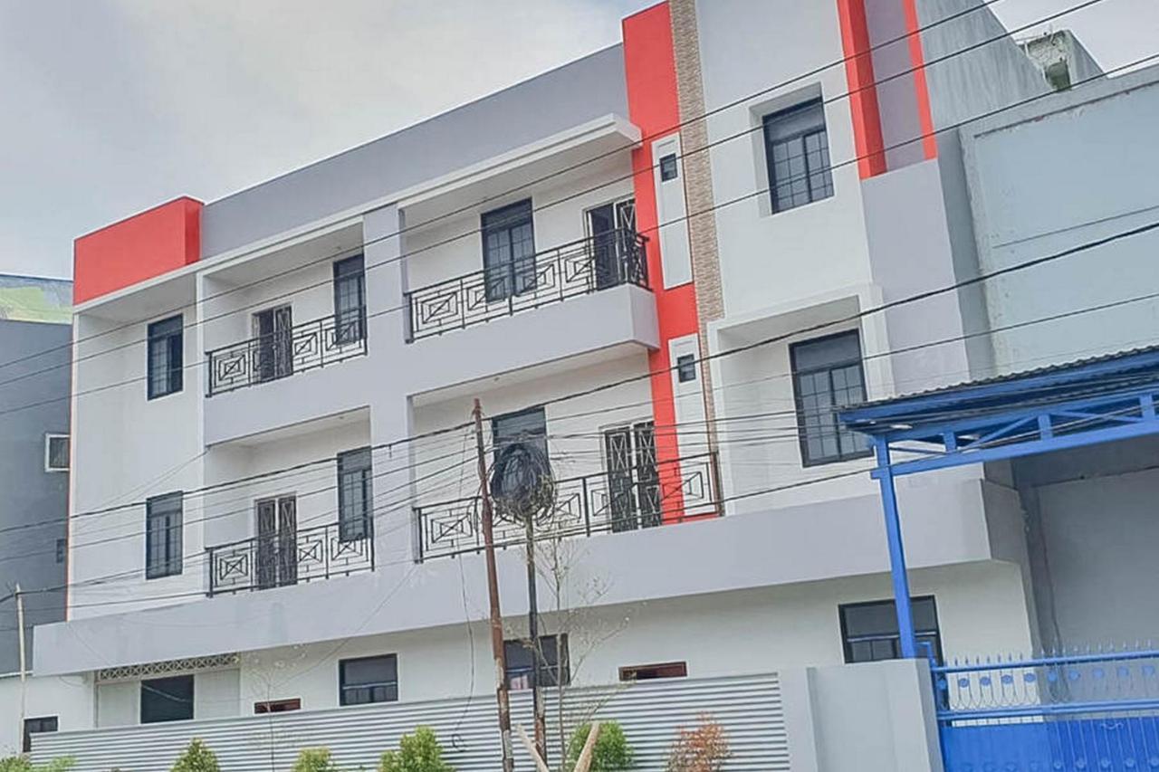 Mahkota Residence Mitra Reddoorz Karawang Buitenkant foto